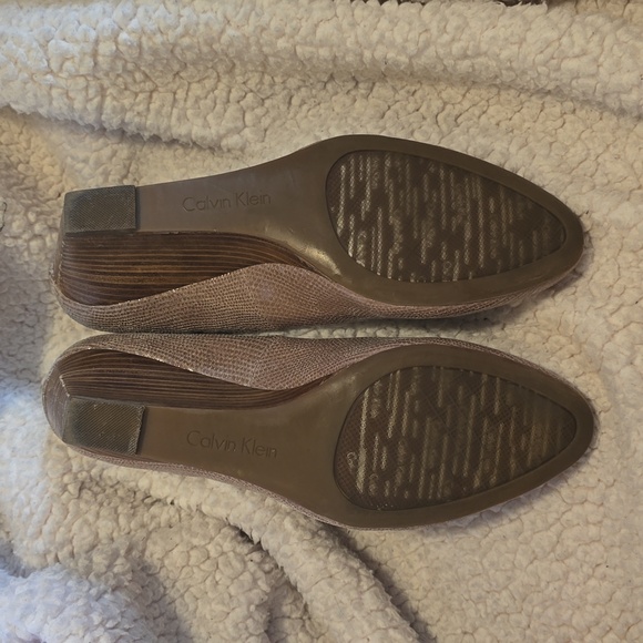 Calvin Klein Taupe Saxton Patent Lizard Wedge Heels size 10 - Picture 10 of 12